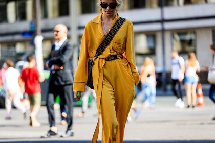 black bag, fendi, leather bag, monogram, sunglasses, trousers, yellow belt, yellow jumpsuit, PFW, fashion week, frenchystyle, FW, jonathan paciullo, street style, PARIS, horizontal, atmosphere details, detail, AUTUMN WINTER 2018-2019, FALL WINTER 2018-2019, FW 18-19, caro daur