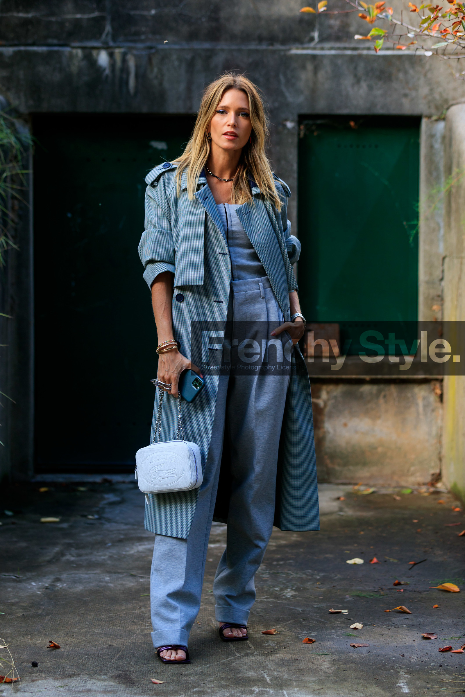 helena bordon, blue trench coat, checked trench coat, light grey pants, light grey top, technical fabric top, technical fabric pants, sportswear, white leather bag, silvered chain strap bag, zipped top, iphone, PARIS, PFW, SPRING SUMMER 2020, SS 20, fashion week, frenchystyle, FW, jonathan paciullo, street style, vertical, full length