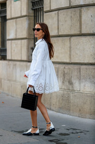 chloe loulou de saison, white dress, lace dress, long sleeves dress, ruffle dress, big collar, mini dress, miu miu dress, black leather bag, box bag, animal skin bag, square shape bag, black polish shoes, white polish shoes, bicolor shoes, chanel shoes, chanel sunglasses, ankle bracelet, flat shoes, flat slippers, hand bag, PARIS, PFW, SPRING SUMMER 2020, SS 20, fashion week, frenchystyle, FW, jonathan paciullo, street style, vertical, full length
