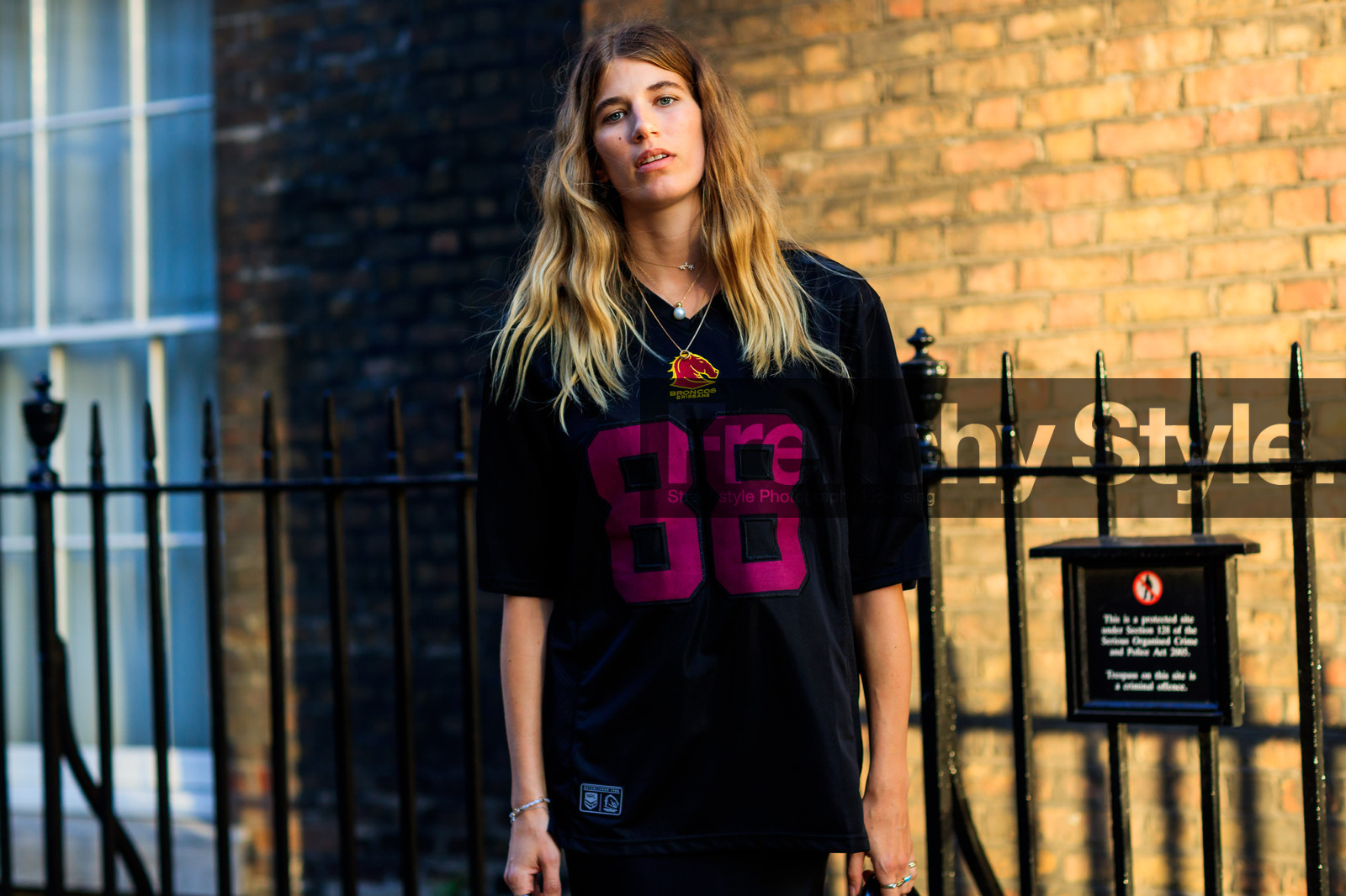 basketball jersey, black skirt, black top, veronika heilbrunner, fashion week, frenchystyle, FW, jonathan paciullo, street style, LFW, LONDON, SPRING SUMMER 2019, SS 19, atmosphere details, horizontal, detail