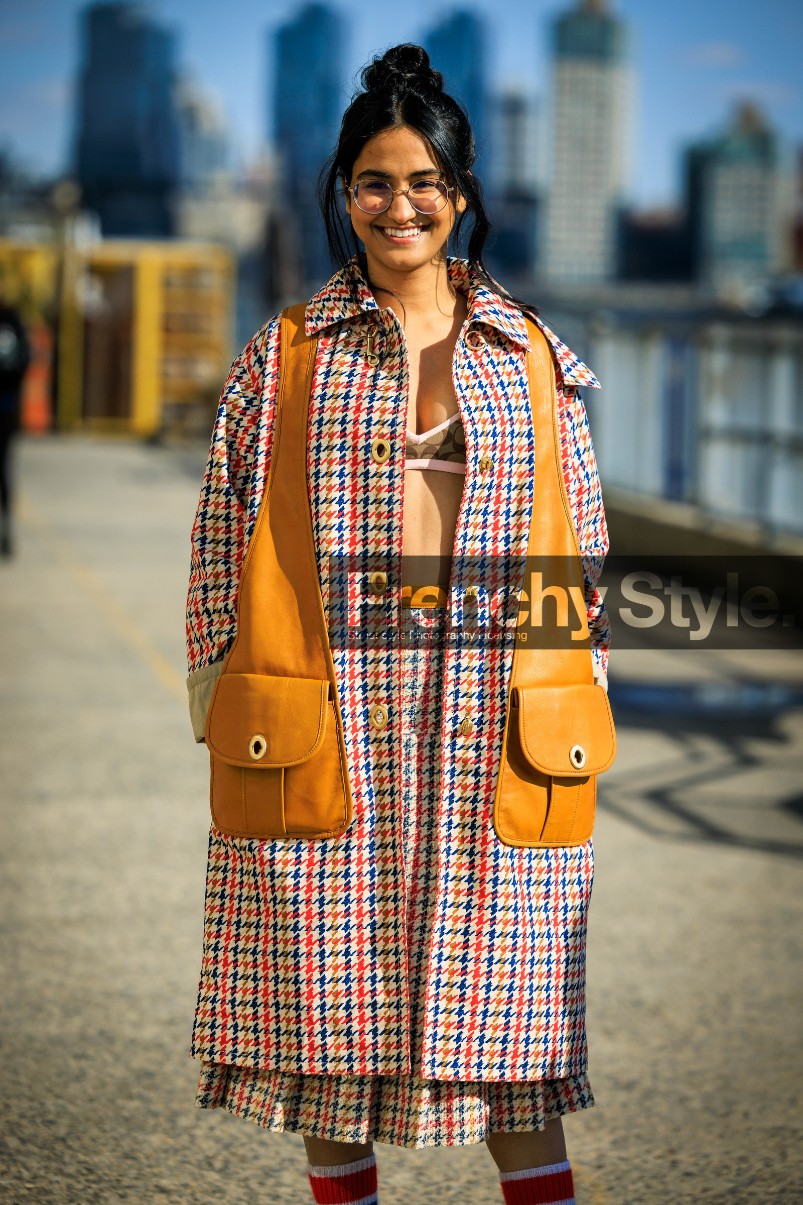 yellow veste, leather sleeveless veste, plaid multicolor jacket, red and blue jacket, printed jacket, glasses, hair bow, fashion week, frenchystyle, FW, jonathan paciullo, street style, NYFW, NEW YORK, AUTUMN WINTER 2022-2023, FALL WINTER 2022_2023, FW 22-23, vertical, atmosphere details