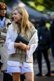 bag, beige knitwear, black bag, chain bag, chanel bag, gold hoops, leather bag, quilted bag, short, white shirt, white short, street style, jonathan paciullo, FW, frenchystyle, fashion week, PFW, PARIS, SPRING SUMMER 2022, SS 22, vertical, atmosphere details