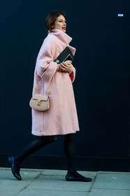 AUTUMN WINTER 2017-2018, AW 17-18, ballerinas, beige bag, black shoes, chloe, FALL WINTER 2017-2018, fashion week, frenchystyle, full length, FW, FW 17-18, jonathan paciullo, leather bag, leather shoes, LFW, LONDON, pink coat, street style, vertical