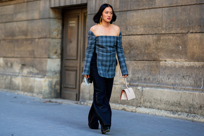 black pants, checked, graphic top, grey top, off the shoulder, plaid, printed top, trousers, fashion week, frenchystyle, FW, jonathan paciullo, street style, PFW, PARIS, horizontal, atmosphere details, full length, AUTUMN WINTER 2018-2019, FALL WINTER 2018-2019, FW 18-19, Tiffany Hsu