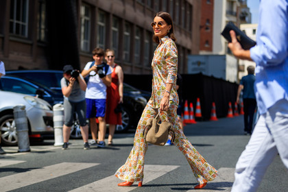beige bag, floral, flowers, graphic pants, leather bag, leather shoes, loewe, multicolor shirt, orange shoes, printed pants, suede bag, sunglasses, trousers, fashion week, frenchystyle, FW, jonathan paciullo, street style, PFW, PARIS, atmosphere details, horizontal, full length, AUTUMN WINTER 2018-2019, FALL WINTER 2018-2019, FW 18-19, camila coelho