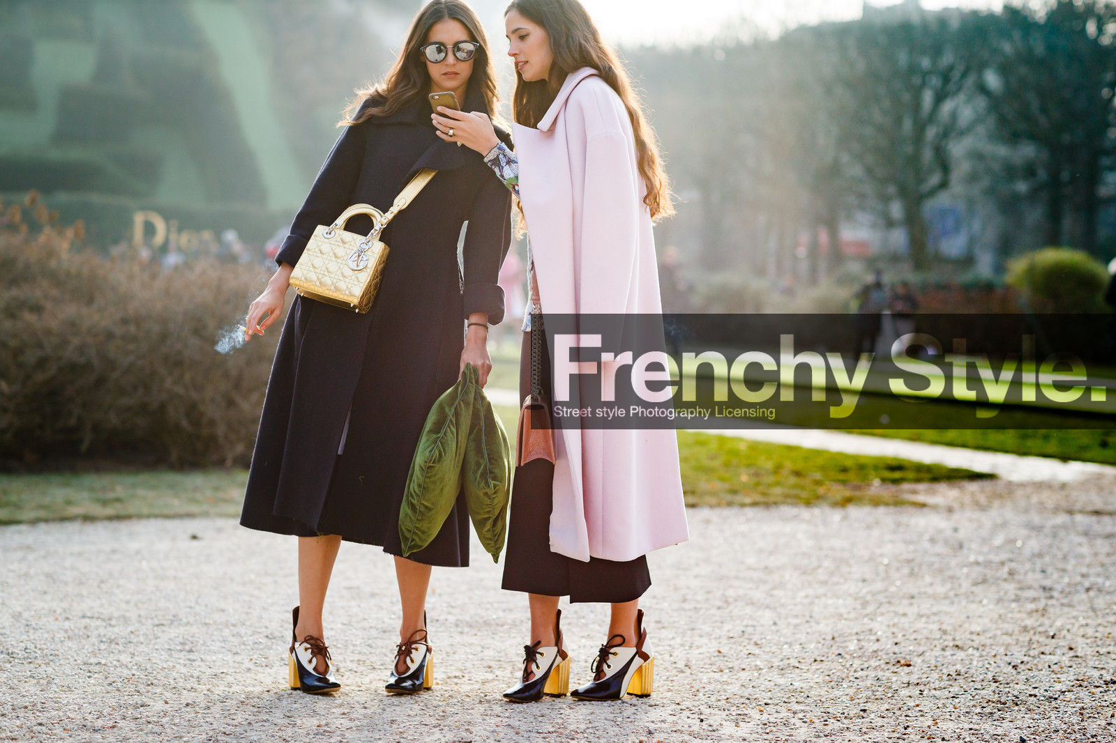 black coat, black pants, christian dior, gold bag, golden heel, graphic shoes, high heels, leather bag, leather shoes, overcoat, pink bag, pink coat, printed shirt, shiny bag, sunglasses, fashion week, frenchystyle, FW, jonathan paciullo, street style, PFW, PARIS, SPRING SUMMER 2017, SS 17, HAUTE COUTURE, atmosphere details, detail, horizontal