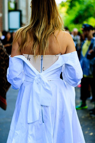 bustier dress, off the shoulder, white dress, street style, jonathan paciullo, FW, frenchystyle, fashion week, MFW, MILAN, SPRING SUMMER 2019, SS 19, vertical, atmosphere details, detail