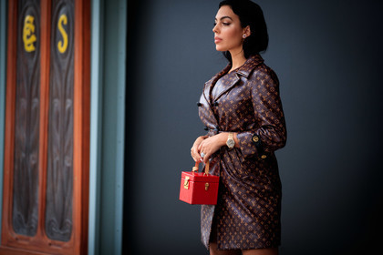 georgina rodriguez, brown leather dress, brown leather jacket, jacket dress, monogrammed bag, monogrammed dress, monogrammed jacket, box bag, louis vuitton bag, louis vuitton dress, louis vuitton jacket, golden watch, hand bag, square shape bag, PARIS, PFW, fashion week, frenchystyle, FW, jonathan paciullo, street style, SPRING SUMMER 2021, SS 21, horizontal, atmosphere details, detail