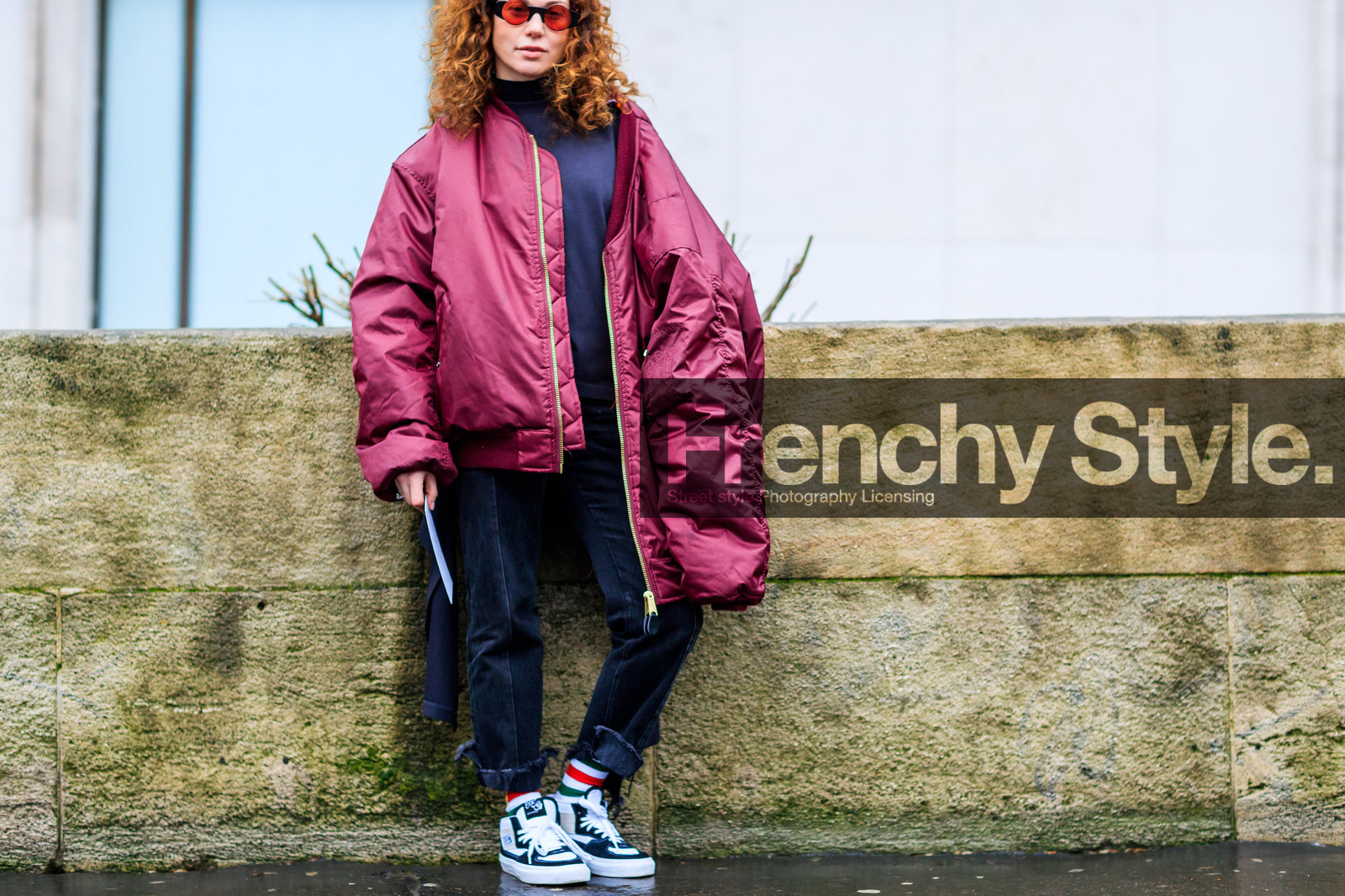atmosphere details, AUTUMN WINTER 2017-2018, AW 17-18, black and white shoes, black denim, black sneakers, bomber jacket, denim pants, detail, FALL WINTER 2017-2018, fashion week, frenchystyle, FW, FW 17-18, horizontal, jeans, jonathan paciullo, leather shoes, oversize, PARIS, PFW, red jacket, street style, sunglasses, trousers, vêtements