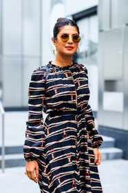 black belt, black dress, earrings, graphic dress, hermès, leather belt, printed dress, sunglasses, street style, jonathan paciullo, FW, frenchystyle, fashion week, NYFW, NEW YORK, SPRING SUMMER 2019, SS 19, vertical, detail, atmosphere details