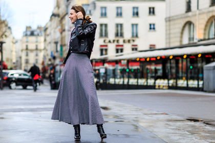 atmosphere details, AUTUMN WINTER 2016-2017, AW 16-17, black boots, black jacket, black perfecto, checked skirt, FALL WINTER 2016-2017, fashion week, frenchystyle, full length, FW, FW 16-17, grey skirt, high heels, horizontal, houndstooth pattern, jonathan paciullo, leather boots, leather jacket, leather perfecto, long skirt, PARIS, PFW, plaid, street style
