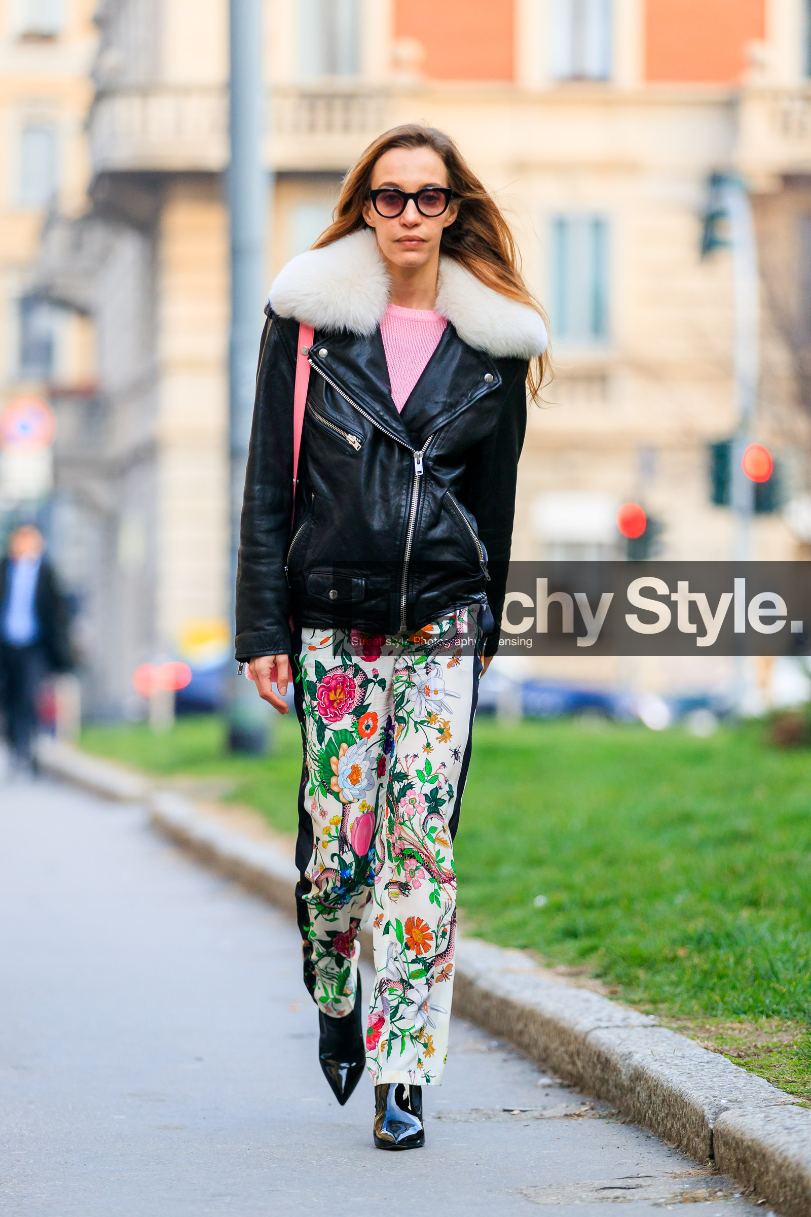 AUTUMN WINTER 2017-2018, AW 17-18, black jacket, black perfecto, black shoes, FALL WINTER 2017-2018, fashion week, floral, flower, frenchystyle, full length, fur collar, FW, FW 17-18, high heels, jonathan paciullo, leather jacket, leather perfecto, leather shoes, MFW, MILAN, pink sweater, printed pants, street style, sunglasses, trousers, varnished leather shoes, vertical, white fur