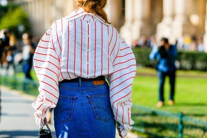 atmosphere details, back detail, black belt, blue denim, denim skirt, detail, fashion week, frenchystyle, FW, graphic shirt, horizontal, jonathan paciullo, leather belt, levis, lisa aiken, PARIS, PFW, SPRING SUMMER 2017, SS 17, street style, striped shirt, white shirt