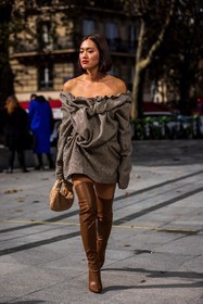 bag, beige bag, boots, bottega veneta bag, check, dress, grey dress, hight boots, leather bag, off-shoulder dress, print, printed dress, short dress, tartan dress, TIffany Hsu, fashion week, frenchystyle, FW, jonathan paciullo, street style, PFW, PARIS, SPRING SUMMER 2022, SS 22, vertical, full length