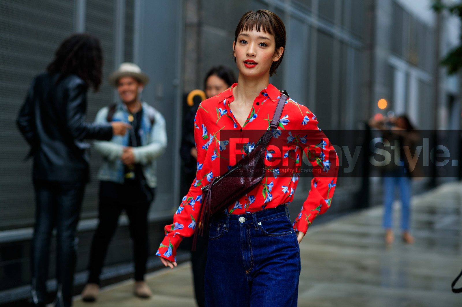 blue denim, bordeaux, burgundy, denim pants, fanny pack, floral, flowers, jeans, leather bag, red bag, red lips, red shirt, trousers, fashion week, frenchystyle, FW, jonathan paciullo, street style, NEW YORK, NYFW, SPRING SUMMER 2020, SS 20, horizontal, atmosphere details, detail