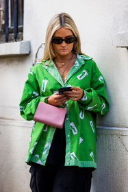 bag, black pants, black sunglasses, green shirt, layering necklace, necklace, pants, pink bag, print, printed shirt, shirt, smartphone, sunglasses, street style, jonathan paciullo, FW, frenchystyle, fashion week, PFW, PARIS, SPRING SUMMER 2022, SS 22, vertical, atmosphere details