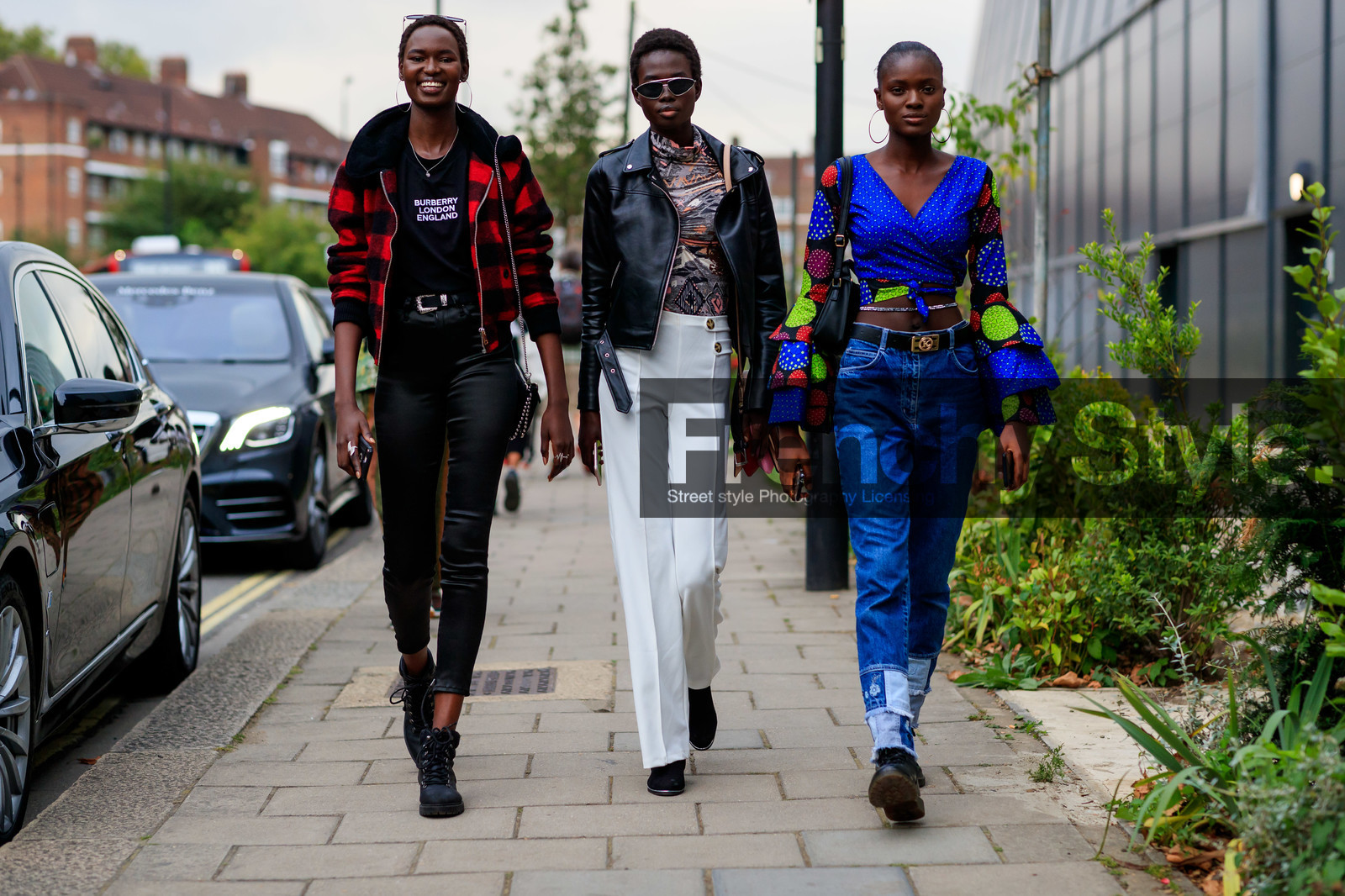 model, checked coat, red coat, black coat, fur collar coat, black pants, satin pants, burberry t-shirt, black t-shirt, black leather perfecto, high collar top, printed top, geometrical printed top, white pants, aviator sunglasses, metalic frame sunglasses, wax printed blouse, blue blouse, wrap blouse, multicolor blouse, cropped blouse, laced blouse, boyfriend jeans, denim, hoop earrings, fashion week, frenchystyle, FW, jonathan paciullo, street style, atmosphere details, horizontal, full length