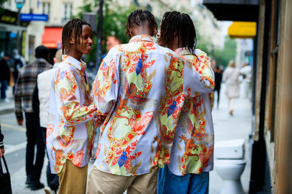 printed shirt, dragon printed shirt, japanese style shirt, satin shirt, light blue shirt, red shirt, mix and match look, fashion week, frenchystyle, FW, jonathan paciullo, street style, PFW, PARIS, SPRING SUMMER 2022, SS 22, horizontal, atmosphere details, detail
