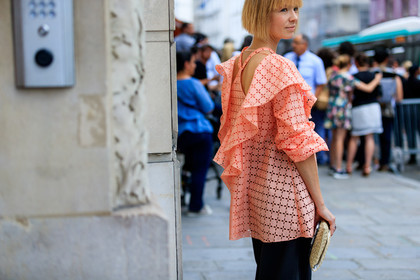 beige bag, checked, leather bag, navy pants, pink top, plaid, ruffles, PFW, fashion week, frenchystyle, FW, jonathan paciullo, street style, PARIS, horizontal, atmosphere details, detail, AUTUMN WINTER 2018-2019, FALL WINTER 2018-2019, FW 18-19, vika gazinskaya