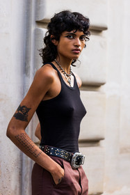 belt, black belt, black tank top, black top, brown pants, eyeliner, leather belt, makeup, necklace, pants, Precilla Cheseaux, tank top, tattoo, western belt, street style, jonathan paciullo, FW, frenchystyle, fashion week, PFW, PARIS, SPRING SUMMER 2022, SS 22, vertical, atmosphere details