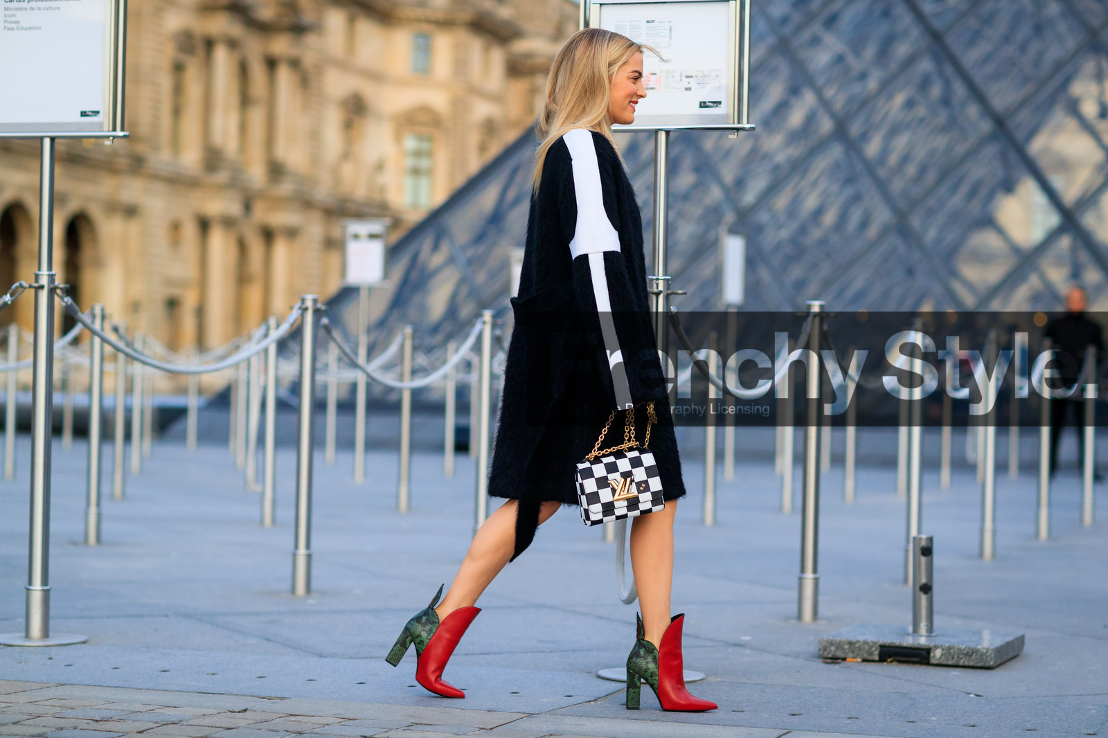 atmosphere details, AUTUMN WINTER 2017-2018, AW 17-18, black and white bag, black coat, checked bag, FALL WINTER 2017-2018, fashion week, frenchystyle, full length, FW, FW 17-18, graphic bag, high heels, horizontal, jonathan paciullo, leather bag, leather shoes, louis vuitton, PARIS, PFW, printed bag, red boots, street style