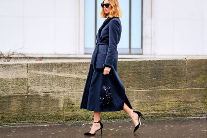 atmosphere details, AUTUMN WINTER 2017-2018, AW 17-18, black bag, black coat, black jacket, black shoes, black skirt, detail, FALL WINTER 2017-2018, fashion week, frenchystyle, FW, FW 17-18, high heels, horizontal, jonathan paciullo, leather shoes, PARIS, PFW, street style, sunglasses, tone on tone, total look black