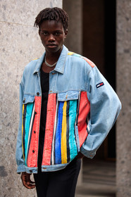 denim, denim jacket, striped jacket, multicolor jacket, red jacket, green jacket, blue jacket, silvered necklace, big chain necklace, tommy hilfiger jacket, street style, jonathan paciullo, FW, frenchystyle, fashion week, MFW, MILAN, SPRING SUMMER 2021, SS 21, vertical, detail