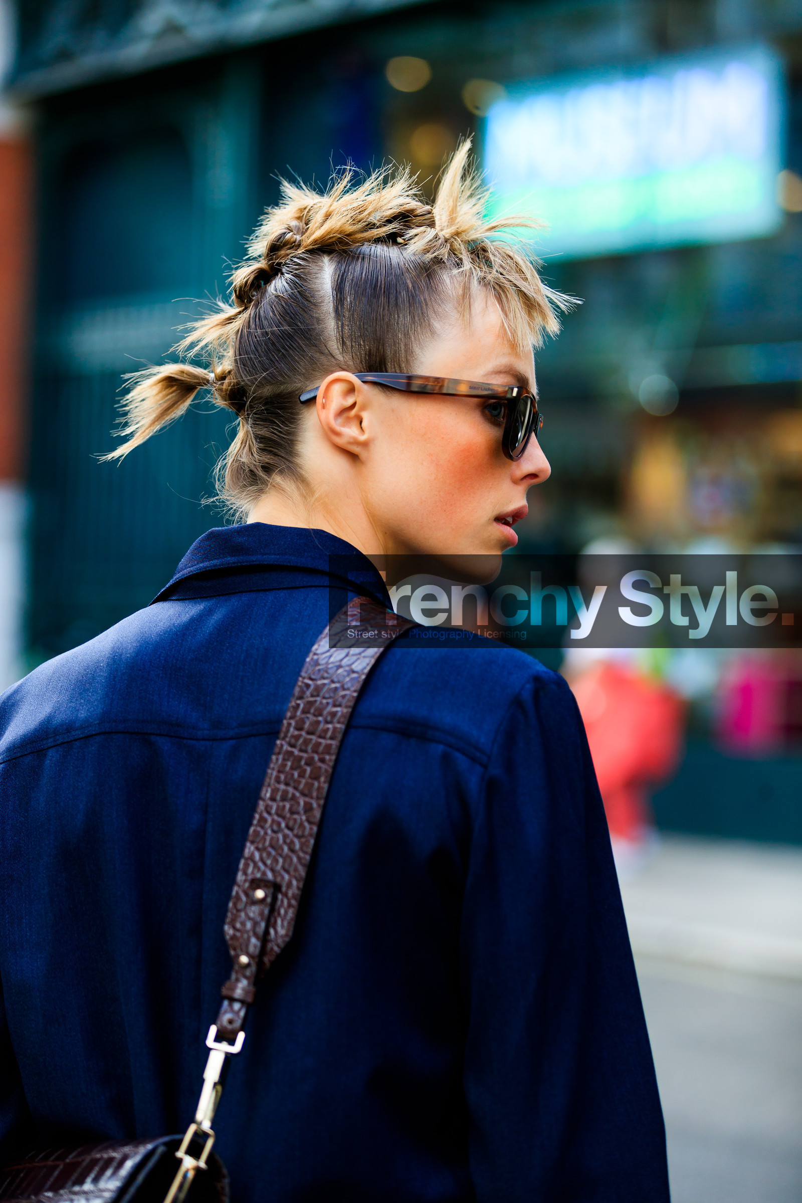 blue jumpsuit, hairstyle, model, sunglasses, fashion week, frenchystyle, FW, jonathan paciullo, street style, LFW, LONDON, SPRING SUMMER 2019, SS 19, vertical, detail, atmosphere details