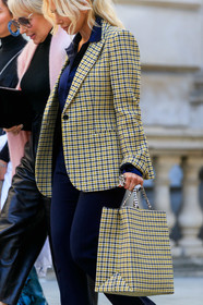 checked jacket, yellow jacket, mix and match look, checked bag, yellow bag, chain strap bag, fashion week, frenchystyle, FW, jonathan paciullo, street style, vertical, detail, atmosphere details