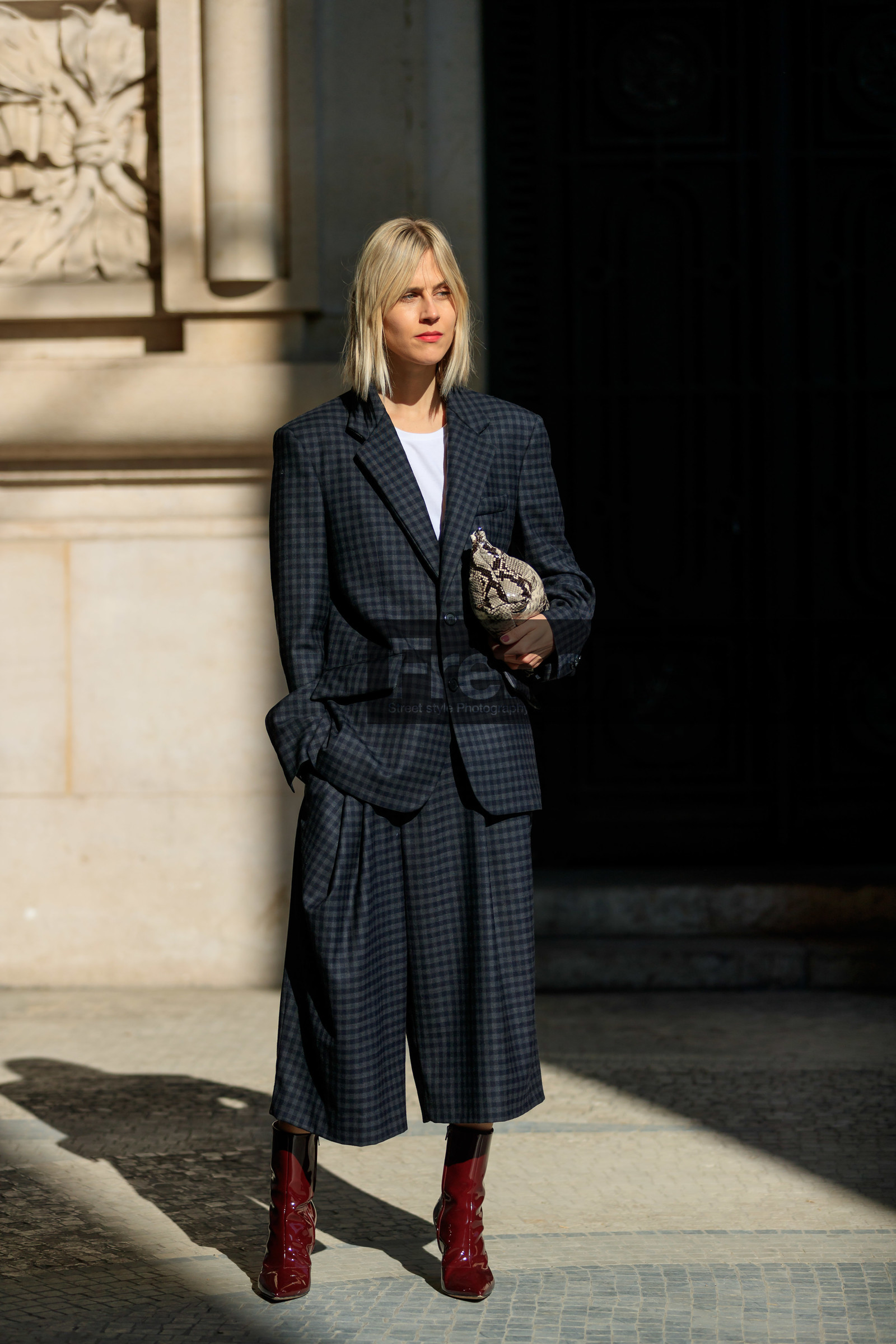 animal print, beige bag, black jacket, black pants, black suit, blazer, bordeaux, burgundy, gingham, graphic bag, graphic jacket, graphic pants, high heels, leather bag, leather shoes, linda tol, printed bag, printed jacket, printed pants, red boots, snake print, trousers, white t shirt, PARIS, PFW, street style, jonathan paciullo, FW, frenchystyle, fashion week, AUTUMN WINTER 2019-2020, AW 19-20, FALL WINTER 2019-2020, FW 19-20, vertical, full length