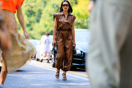 black bag, brown jumpsuit, high heels, leather bag, leather jumpsuit, leather shoes, red lips, sunglasses, Tiffany Hsu, trousers, street style, jonathan paciullo, FW, frenchystyle, fashion week, MFW, MILAN, SPRING SUMMER 2019, SS 19, atmosphere details, horizontal, full length
