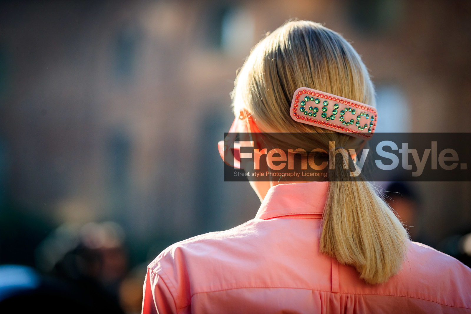 leonie hanne, light pink shirt, pink sunglasses, gucci sunglasses, square shape glasses, back details, close up detail, animal shape earrings, multi earrings, diamond earrings, mini hoop earrings, stone earrings, fashion week, frenchystyle, FW, jonathan paciullo, street style, MFW, MILAN, AUTUMN WINTER 2020-2021, FALL WINTER 2020-2021, FW 20-21, horizontal, atmosphere details, detail