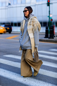 beige bag, beige pants, braids, grey sweater, hoodie, leather bag, leather shoes, sleeveless, sunglasses, trousers, white jacket, wide pant, street style, jonathan paciullo, FW, frenchystyle, fashion week, NYFW, NEW YORK, AUTUMN WINTER 2018-2019, AW 18-19, FALL WINTER 2018-2019, FW 18-19, vertical, full length