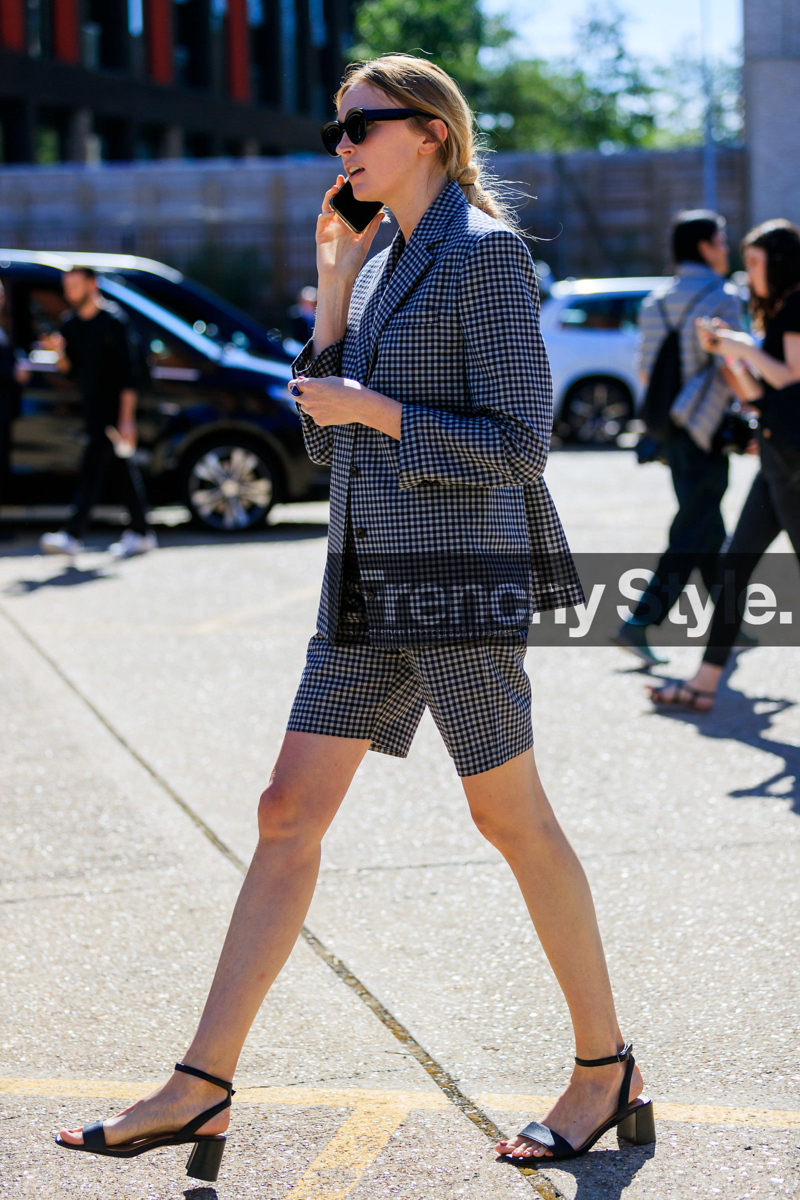 bermuda shorts suits, suits, checked suits, black and white jacket, black and white bermuda shorts, black leather sandals, high heels sandals, black sunglasses, butterfly sunglasses, checked jacket, checked bermuda shorts, fashion week, frenchystyle, FW, jonathan paciullo, street style, vertical, full length