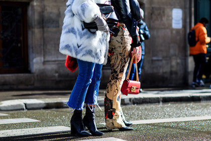 atmosphere details, AUTUMN WINTER 2016-2017, AW 16-17, black bag, black boots, blue denim, chloe, denim pants, detail, FALL WINTER 2016-2017, fashion week, frenchystyle, fur jacket, FW, FW 16-17, golden details, gucci, horizontal, jeans, jonathan paciullo, leather bag, leather boots, PARIS, PFW, printed pants, red bag, street style, trousers, white fur, white jacket