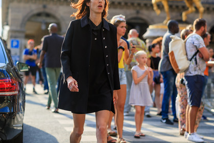 black coat, black dress, tone on tone, total look black, fashion week, frenchystyle, FW, jonathan paciullo, street style, PFW, PARIS, atmosphere details, horizontal, detail, model, AUTUMN WINTER 2018-2019, FALL WINTER 2018-2019, FW 18-19, aymeline valade