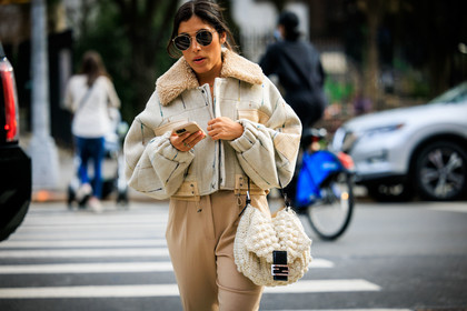 fendi knitted crochet handbag, beige leather and furry neck bomber jacket, high waist nude pants, dark biker sunglasses, fashion week, frenchystyle, FW, jonathan paciullo, street style, NYFW, NEW YORK, AUTUMN WINTER 2022-2023, FALL WINTER 2022_2023, FW 22-23, atmosphere details, horizontal