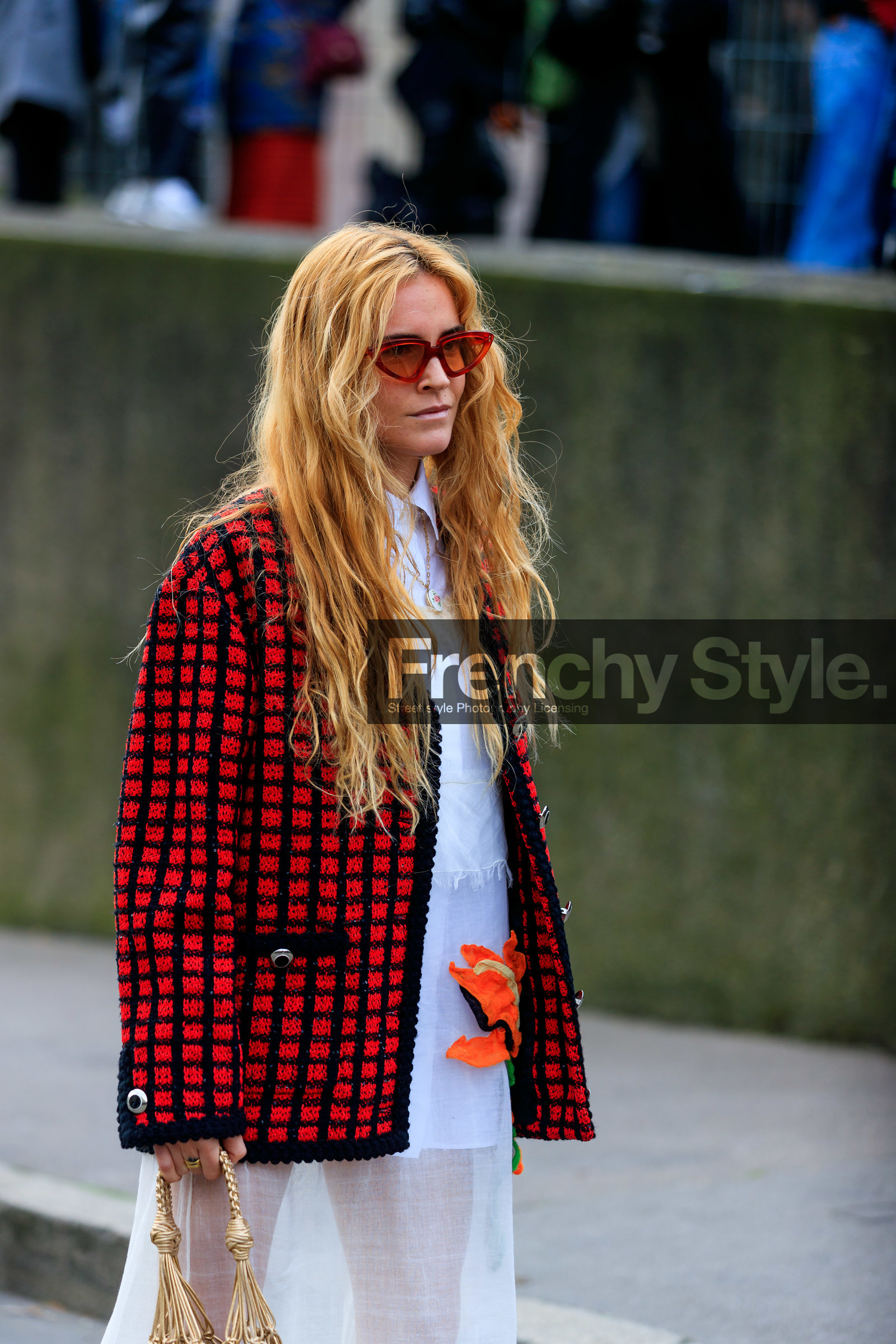 blanca miro scrimieri, red sunglasses, red jacket, black jacket, black cardigan, red cardigan, checked cardigan, white dress, lace dress, floral embroidered dress, sequins cardigan, sequins jacket, futurist shape sunglasses, fashion week, frenchystyle, FW, jonathan paciullo, street style, PFW, PARIS, vertical, atmosphere details, detail