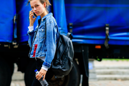atmosphere details, black bag, blue denim, denim jacket, detail, fashion week, frenchystyle, FW, horizontal, jonathan paciullo, leather backpack, leather bag, LFW, LONDON, model, SPRING SUMMER 2017, SS 17, street style, woman