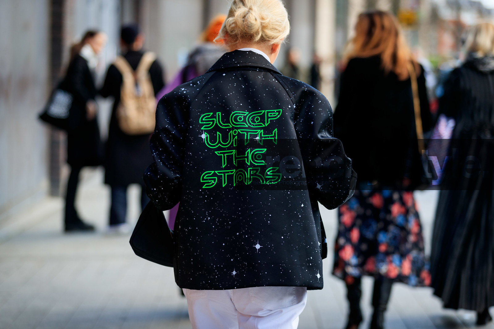 caro daur, neon green jacket, black jacket, stars printed jacket, letter printed jacket, back details, close up detail, fashion week, frenchystyle, FW, jonathan paciullo, street style, LFW, LONDON, AUTUMN WINTER 2020-2021, FALL WINTER 2020-2021, FW 20-21, horizontal, atmosphere details, detail