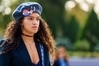 atmosphere details, beret, black jacket, choker, christian dior, curly hair, detail, fashion week, frenchystyle, FW, grey hat, horizontal, jonathan paciullo, necklace, PARIS, PFW, pins, SPRING SUMMER 2018, SS 18, street style
