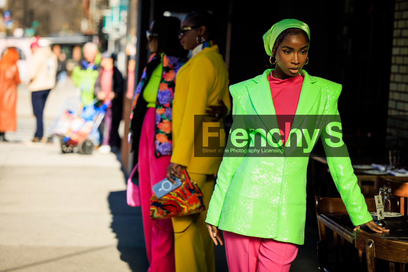 flourescent green leather blazer, pink long trousers, pink turtleneck top, flourescent green head bandana, fashion week, frenchystyle, FW, jonathan paciullo, street style, NYFW, NEW YORK, AUTUMN WINTER 2022-2023, FALL WINTER 2022_2023, FW 22-23, atmosphere details, horizontal