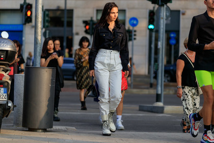 doina ciobanu, black and white look, black shirt, white pants, white jeans, white leather boots, laced boots, black leather bag, hand bag, animal skin bag, high waist pants, fashion week, frenchystyle, FW, jonathan paciullo, street style, MFW, MILAN, SPRING SUMMER 2020, SS 20