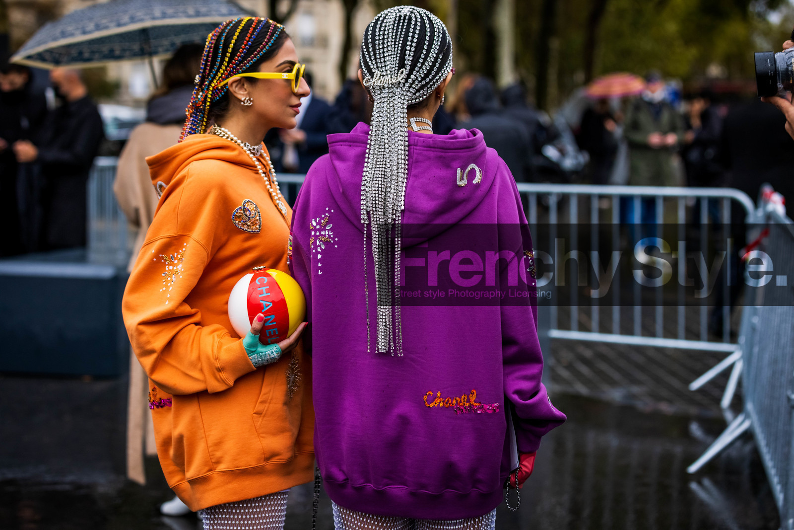back, back details, brooch, chanel look, color, detail, hairstyle, hoodie, orange hoodie, pearls, purple hoodie, statement, strass, sunglasses, yellow sunglasses, fashion week, frenchystyle, FW, jonathan paciullo, street style, PFW, PARIS, SPRING SUMMER 2022, SS 22, atmosphere details, horizontal