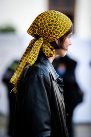yellow scarf, printed scarf, cachemere printed scarf, hair scarf, green scarf, black leather jacket, black t-shirt, blue jeans, used jeans, flare jeans, street style, jonathan paciullo, FW, frenchystyle, fashion week, MFW, MILAN, SPRING SUMMER 2021, SS 21, vertical, detail, model