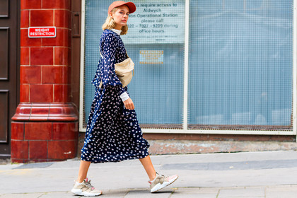 adidas, beige bag, beige sneakers, blue dress, fanny pack, floral, flowers, graphic dress, leather bag, leather shoes, printed dress, red cap, fashion week, frenchystyle, FW, jonathan paciullo, street style, LFW, LONDON, SPRING SUMMER 2019, SS 19, atmosphere details, horizontal, full length