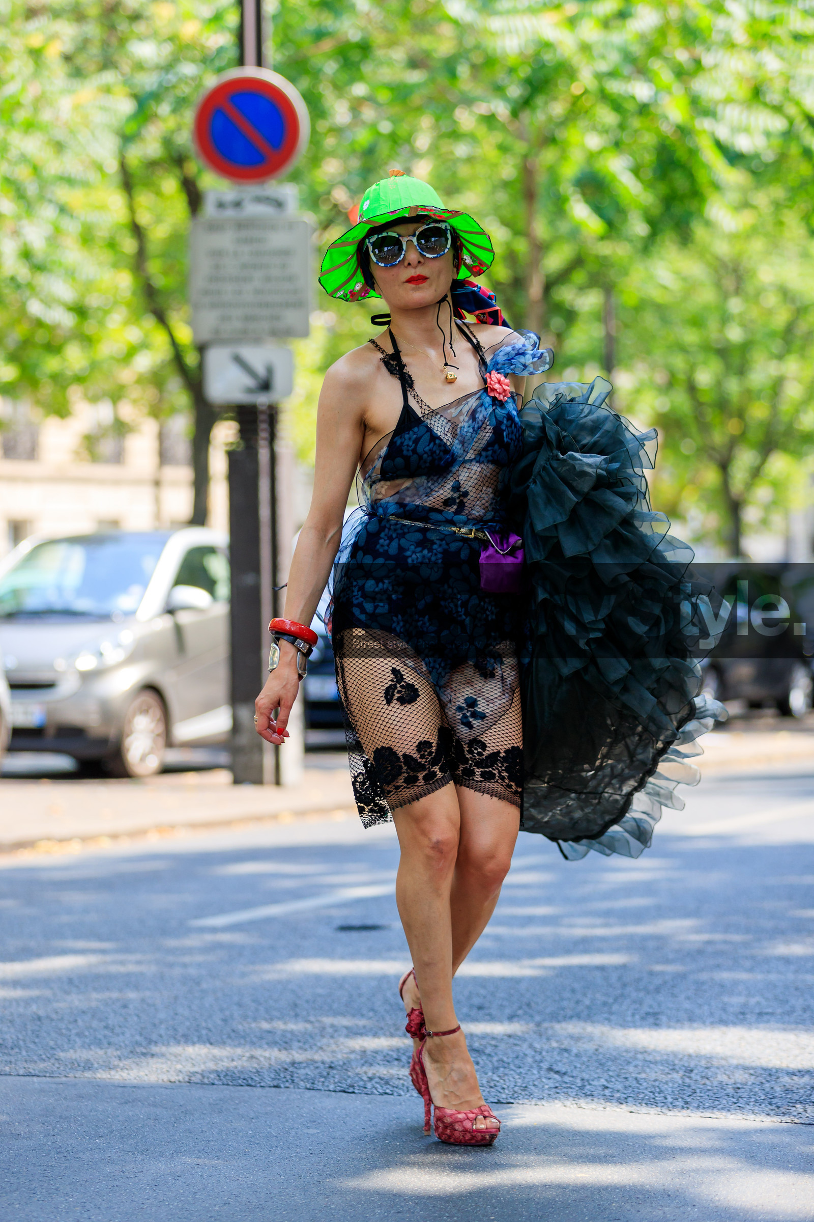 black bra, catherine baba, fashion week, frenchystyle, full length, FW, green hat, high heels, jonathan paciullo, lace, leather shoes, MENSWEAR, necklace, PARIS, PFW, red shoes, see through, SPRING SUMMER 2018, SS 18, street style, sunglasses, tulle, vertical