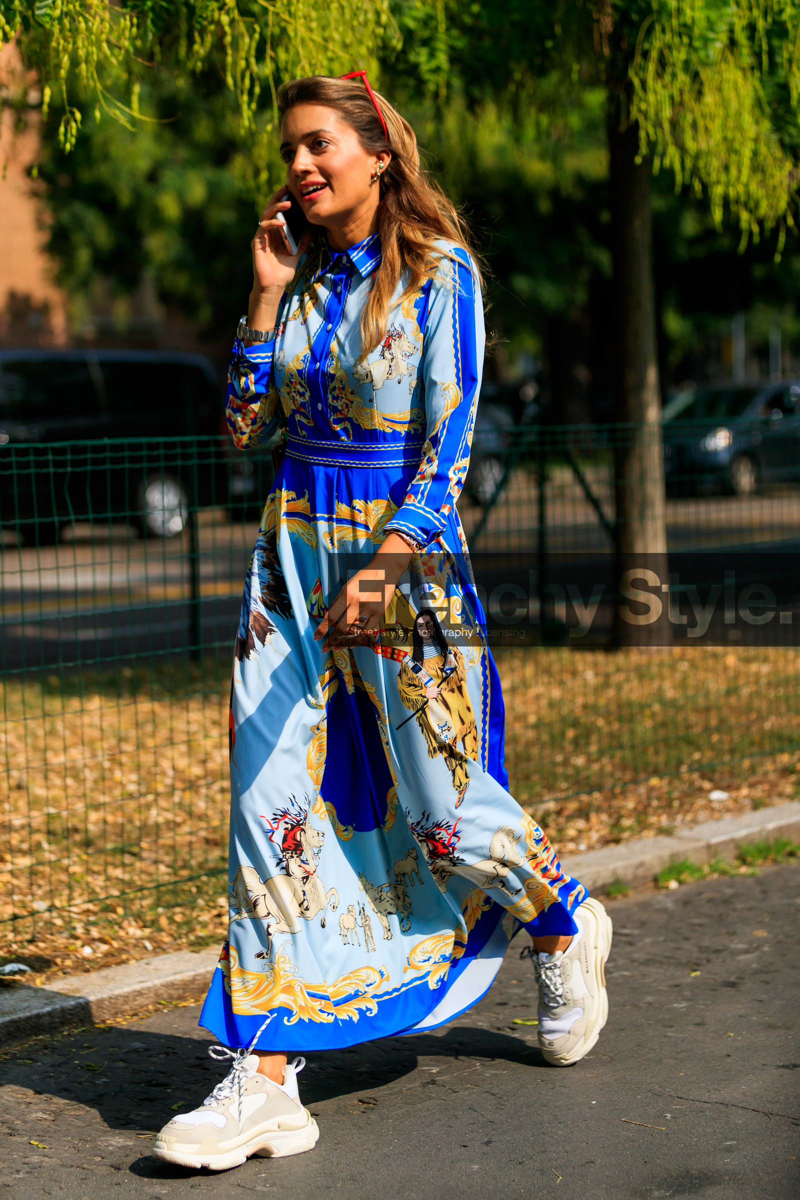 blue dress, graphic dress, leather bag, leather shoes, printed dress, white sneakers, street style, jonathan paciullo, FW, frenchystyle, fashion week, MFW, MILAN, SPRING SUMMER 2019, SS 19, vertical, full length