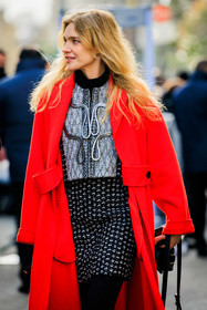 red trench, louis vuitton, silver top, embroidered top, embroidered skirt, black leggings, black handbag, blond hair, model, fashion week, frenchystyle, FW, jonathan paciullo, street style, PFW, PARIS, menswear, FALL WINTER 2022-2023, AUTUMN WINTER 2022-2023, FW 22-23, atmosphere details, detail, vertical