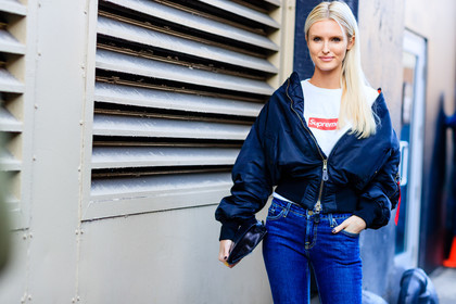 atmosphere details, AUTUMN WINTER 2017-2018, AW 17-18, black clutch, black jacket, blue denim, bomber jacket, denim pants, detail, FALL WINTER 2017-2018, fashion week, frenchystyle, FW, FW 17-18, horizontal, jeans, jonathan paciullo, kate davidson hudson, leather bag, NEW YORK, NYFW, printed t shirt, street style, supreme, trousers, white t-shirt